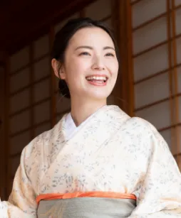 旅館の仲居さんの画像